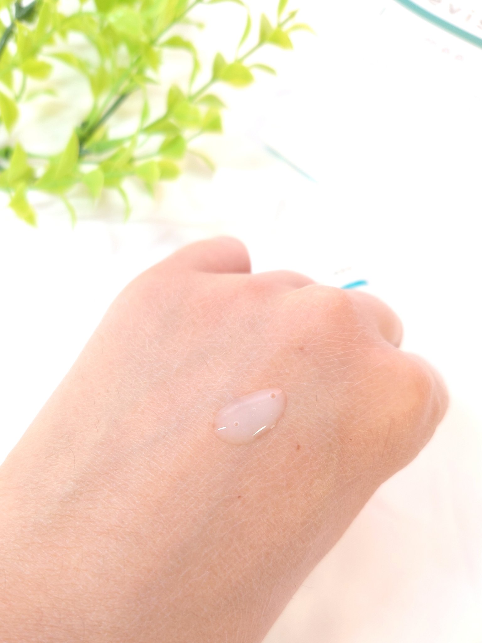 クレビス リ・ミーエッセンスジェル  無香料/clevis/ボディローションを使ったクチコミ（2枚目）