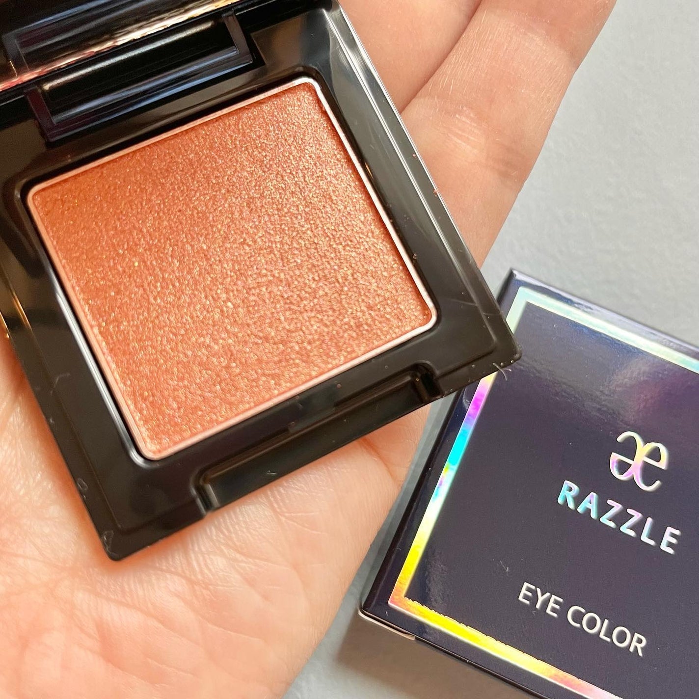 ラズル アイカラー/エレガンス ラズル /単色アイシャドウを使ったクチコミ(3枚目)