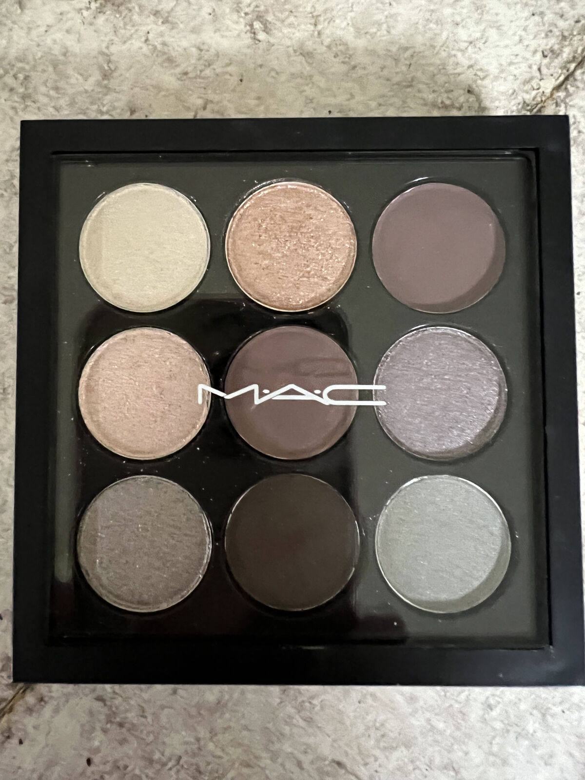 スモール アイシャドウ×9 ソーラー グロー タイムズ ナイン/M・A・C/アイシャドウパレットを使ったクチコミ（2枚目）