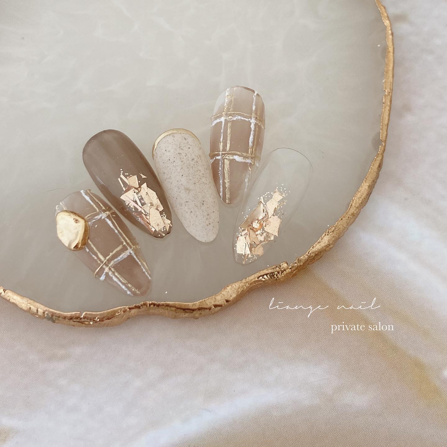 #リアンジェネイル,#柏ネイル,#ネイル,#春ネイル,#大人ニュアンスネイル,#ニュアンスネイル,#ブラウンネイル,#ジェルネイル,#ミラーネイル,#チェックネイル,#グリッターネイルのネイルデザイン