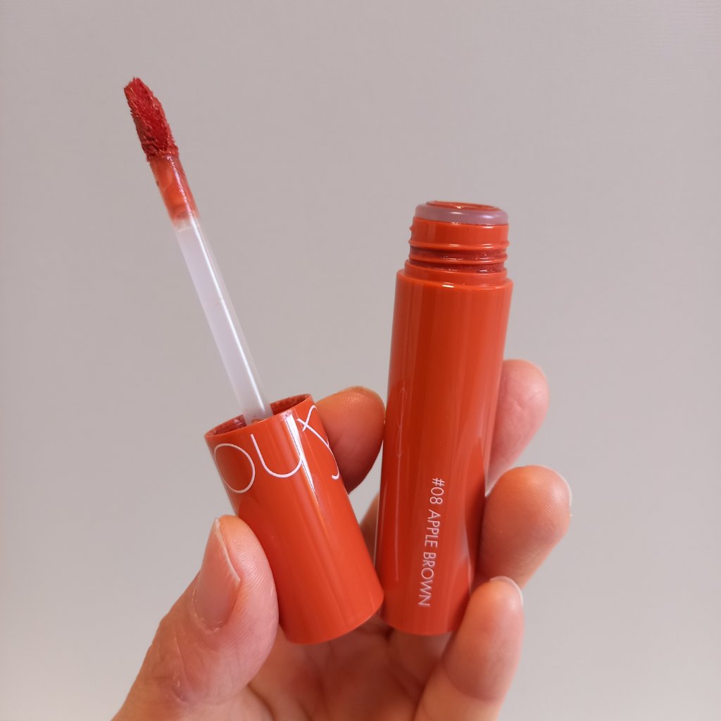 ジューシーラスティングティント/rom&nd/リップティントを使ったクチコミ（2枚目）