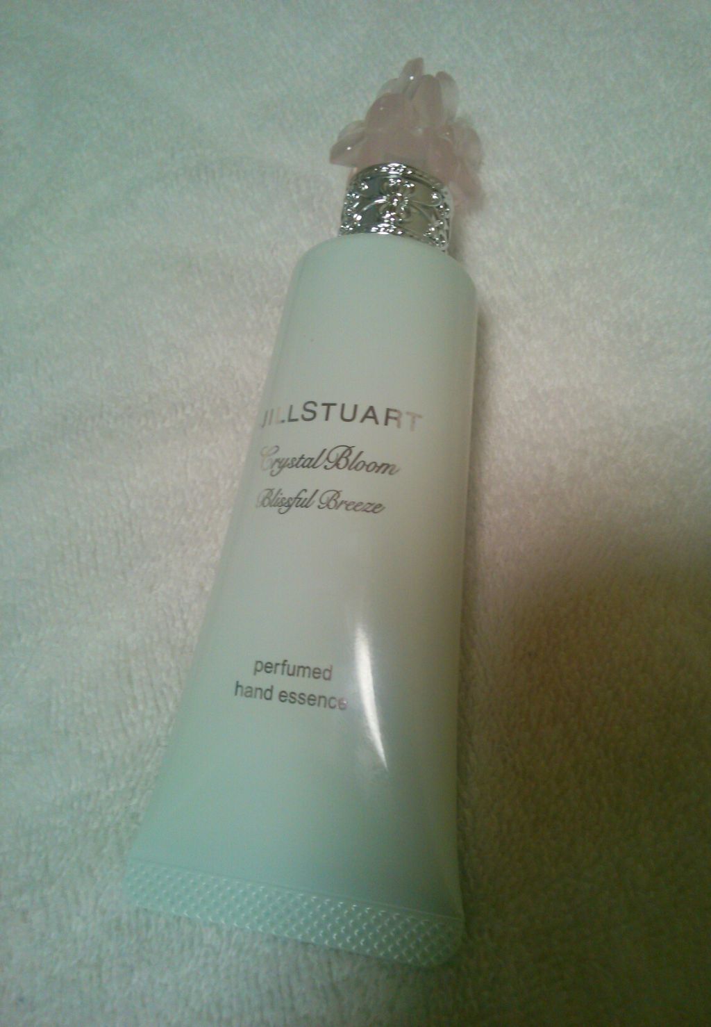 クリスタルブルーム ブリスフルブリーズ パフュームド ハンドエッセンス/JILL STUART/ハンドクリームを使ったクチコミ(1枚目)