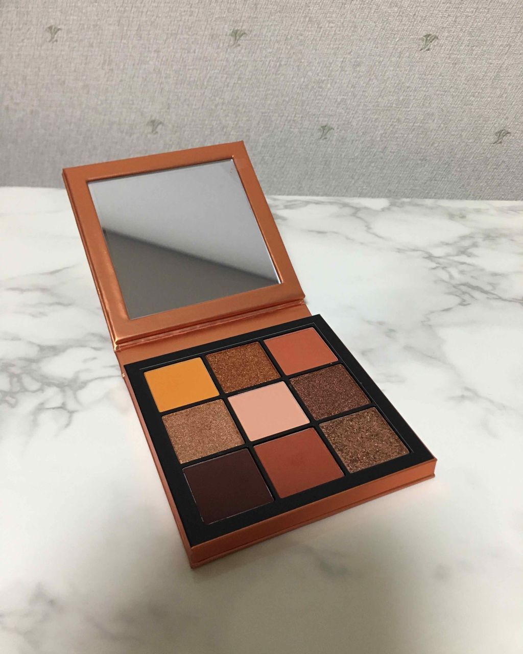 Huda Beauty Throwback Lip Kitのクチコミ「hudabeautyのアイシャドウパレット♡5色展開されてる中で私はオレンジ色を購入
マットタ.....」（2枚目）