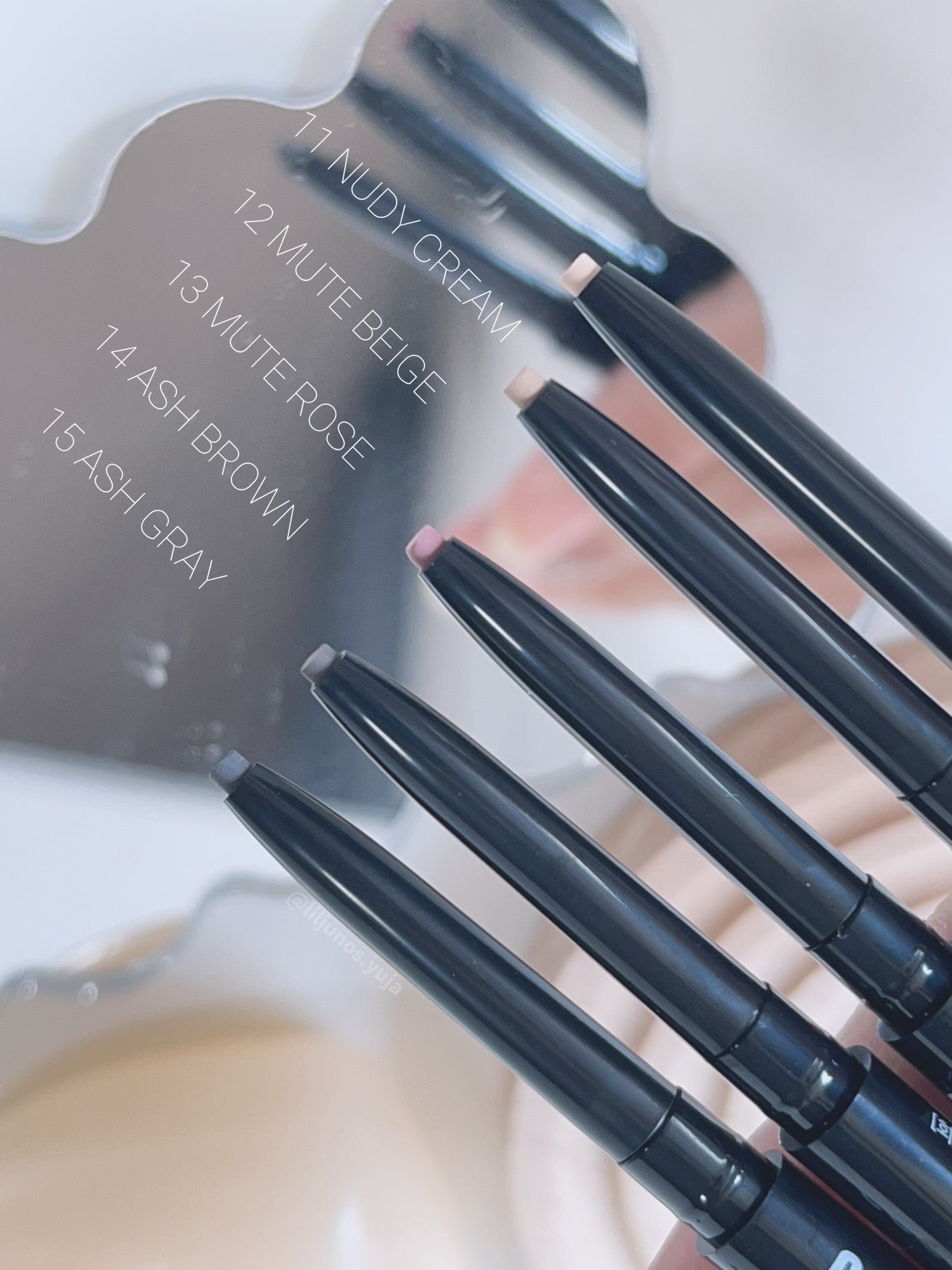 ゆじゃ on LIPS 「.<cosnori>スーパープルーフフィッティングジェルアイラ..」(3枚目)