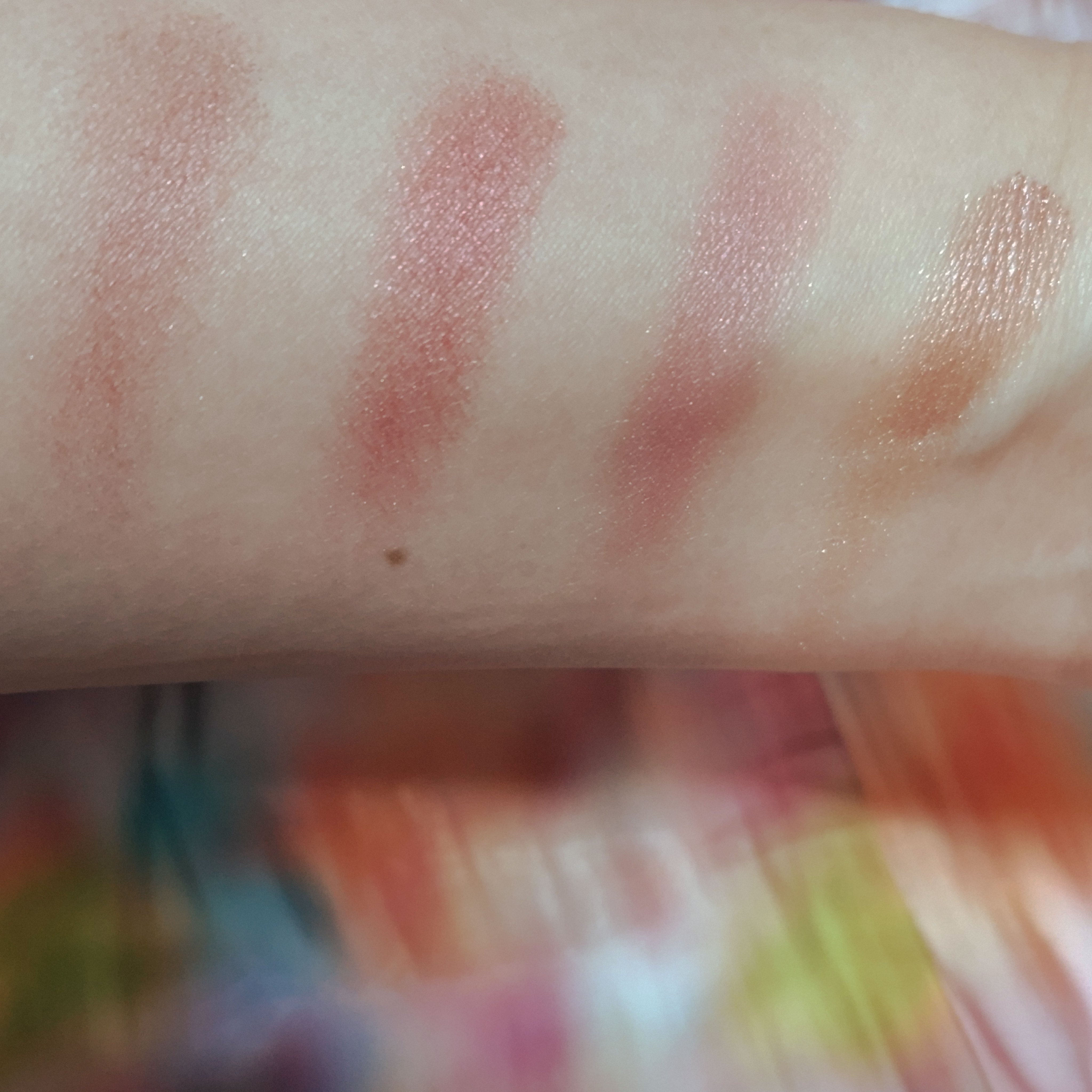 アイ カラー クォード 01SC エレクトリック チェリー (限定色)/TOM FORD BEAUTY/アイシャドウパレットを使ったクチコミ（3枚目）