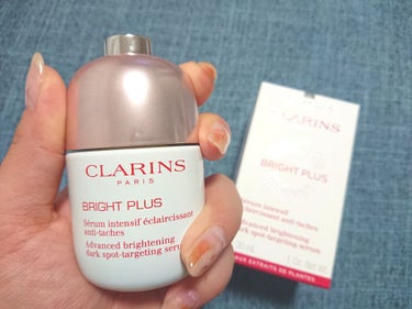 CLARINS ブライトプラス ブライトニング セラムのクチコミ「本日はころんとした容器が可愛らしい#CLARINS のブライトニングセラム をご紹介します🙋❤.....」（2枚目）