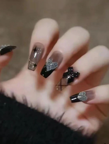 も あ on LIPS 「 あにょん♡ 🎀!今回は、シーンで買えるネイルチップをご..」(3枚目)