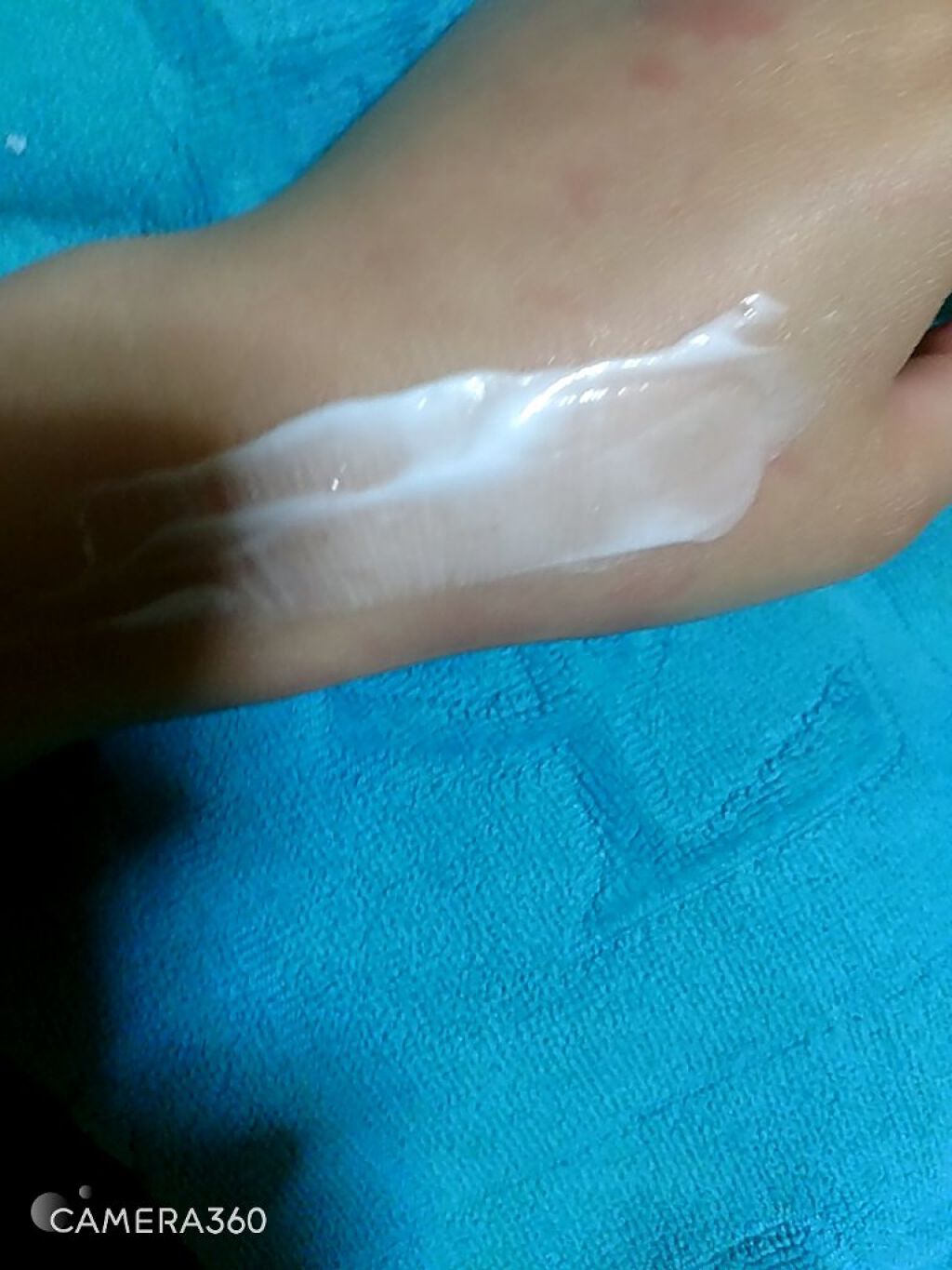 ダヴ ビューティボディクリームのクチコミ「こりゃいい🤗✨

キャンドゥ　ダヴ　ビューティボディクリーム
110円です！

夜寝る前に、足.....」（3枚目）