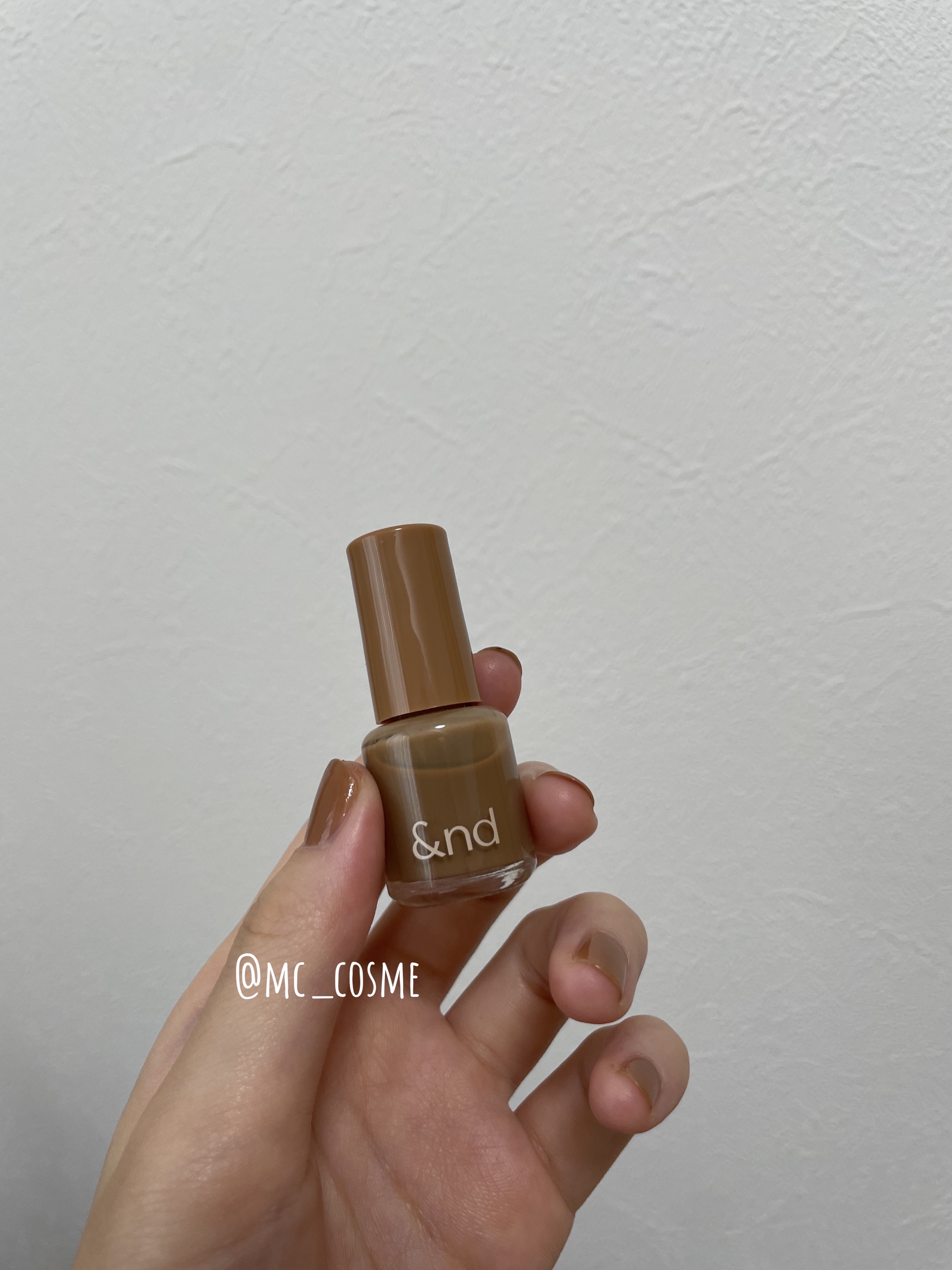 アンドバイロムアンド　グラッシードロップネイル BE01 キャラメル/&nd by rom&nd/マニキュアを使ったクチコミ（1枚目）