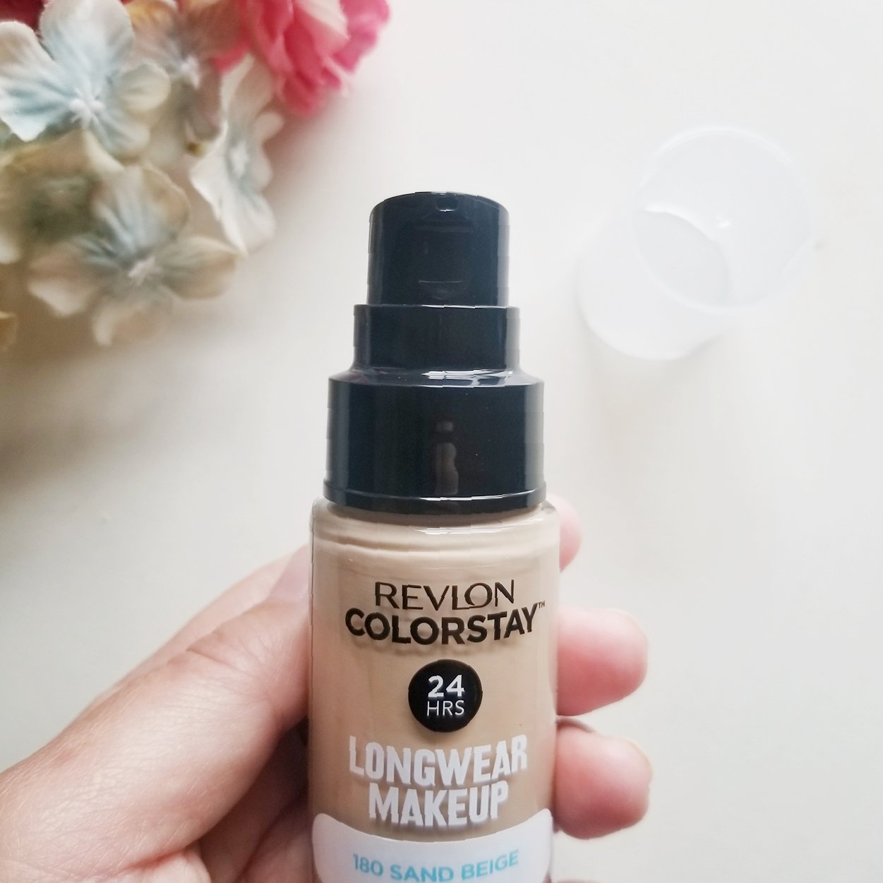 カラーステイ ロングウェア メイクアップ D 180 サンドベージュ/REVLON/リキッドファンデーションを使ったクチコミ（2枚目）