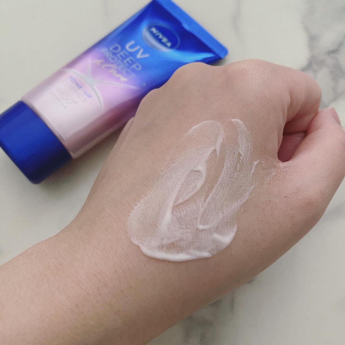 ニベアUV ディープ プロテクト＆ケア トーンアップ エッセンス/ニベア/日焼け止めローションを使ったクチコミ（3枚目）