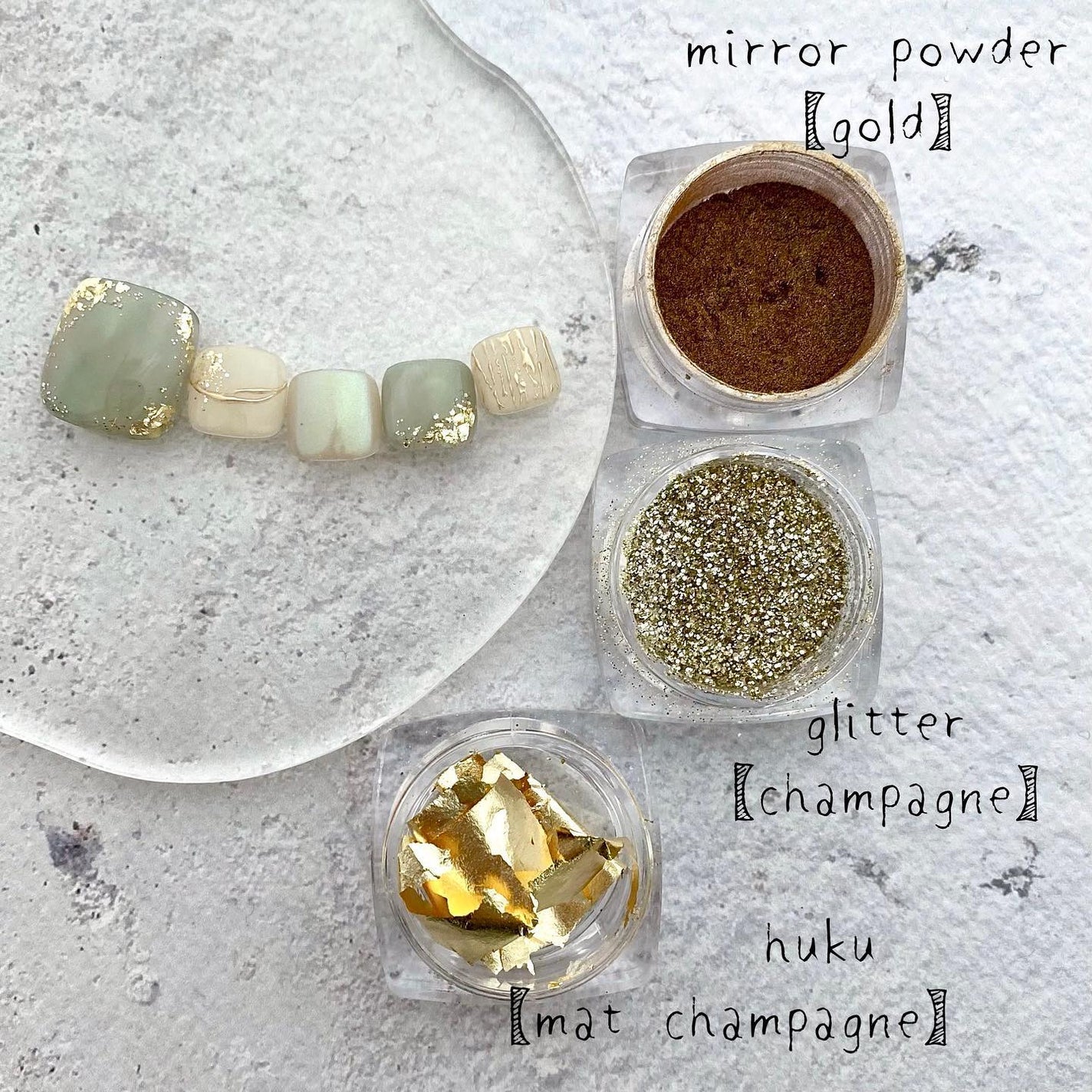 naomi on LIPS 「👣nail✨本物の金箔は輝きが、とっても綺麗です🥺💓🫰📝..」(2枚目)