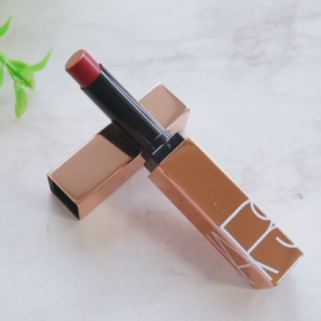 アフターグロー　センシュアルシャイン　リップスティック 321 TURND ON/NARS/口紅を使ったクチコミ（2枚目）