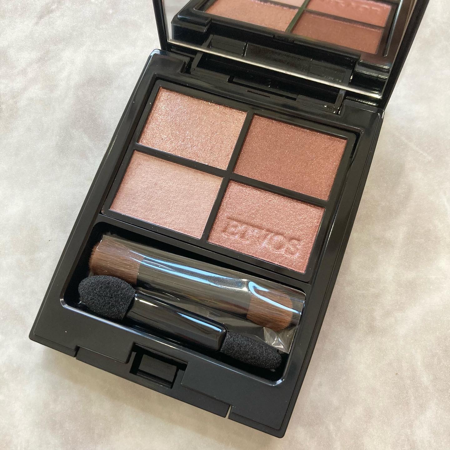 ミネラルクラッシィシャドー/エトヴォス/アイシャドウパレットを使ったクチコミ（2枚目）