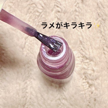 ＼ほんのりキラッとラベンダー🪻／
【ちふれ ネイル エナメル】
☑️348 
パープル系ラメ💅

ちふれのネイルエナメルは、速乾タイプ！
いい意味で液がゆるく、塗るのが苦手な私でもムラなく塗れるのは嬉しいポイント☝️
1度塗りで透明感ある仕上がり、2度塗りで血色感ある仕上がりに🪻

¥440とお財布にも優しい価格💰

ラベンダーのような紫陽花のような優しいパープルなので派手になり過ぎず可愛い💜
1度塗りと2度塗りで印象が変わるので、その日の気分に合わせて使い分けてみてね💁‍♀️

#ちふれ化粧品 #ちふれ #ネイルエナメル
#CHIFURE #ネイルカラー #マニキュア
#パープルネイル #パープルラメ #プチプラ
#ラベンダーカラー #紫陽花カラー
#ラメネイル #キラキラネイル
#プチプラコスメ #コスメレポート 
#コスメ紹介 #コスメレビュー
#コスメ購入品 #購入品紹介の画像 その1