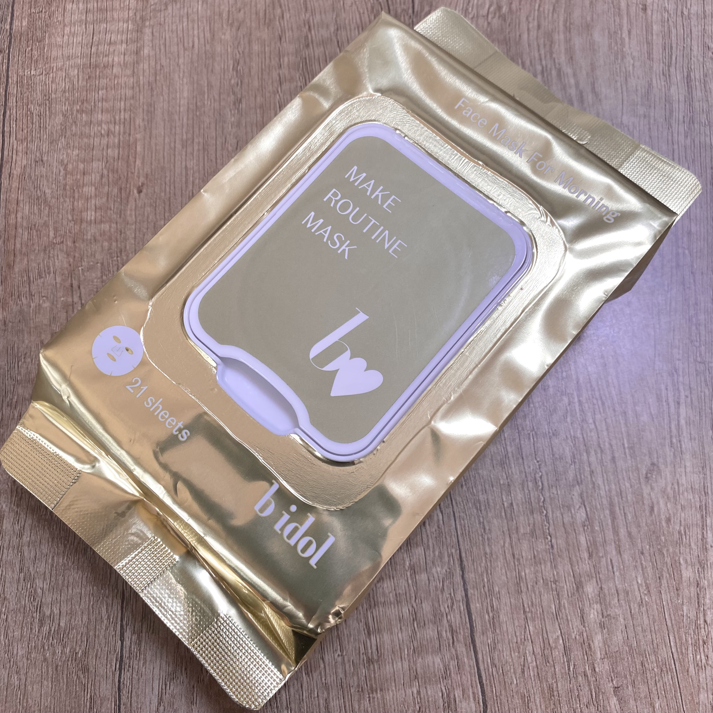 b idol メイクルーティンマスクRのクチコミ「 b idolメイクルーティンマスクR✨️
メイク前はお肌をひんやりさせて毛穴を引き締めると崩.....」（1枚目）