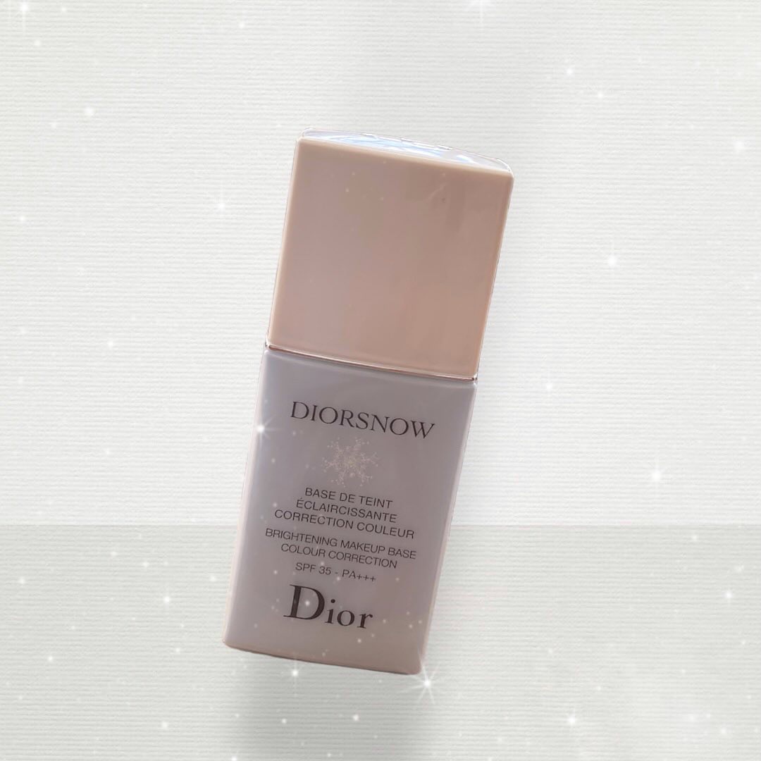 【Dior
スノーメイクアップベース　UV35
ブルー】

肌色を均一に美しく整える化粧下地💕

ブルーの色素が変に残らず、
肌全体がつやんとトーンアップ💕

肌にそっとなじむ軽やかな使い心地💕

肌の気になる部分を瞬時に補正💕

