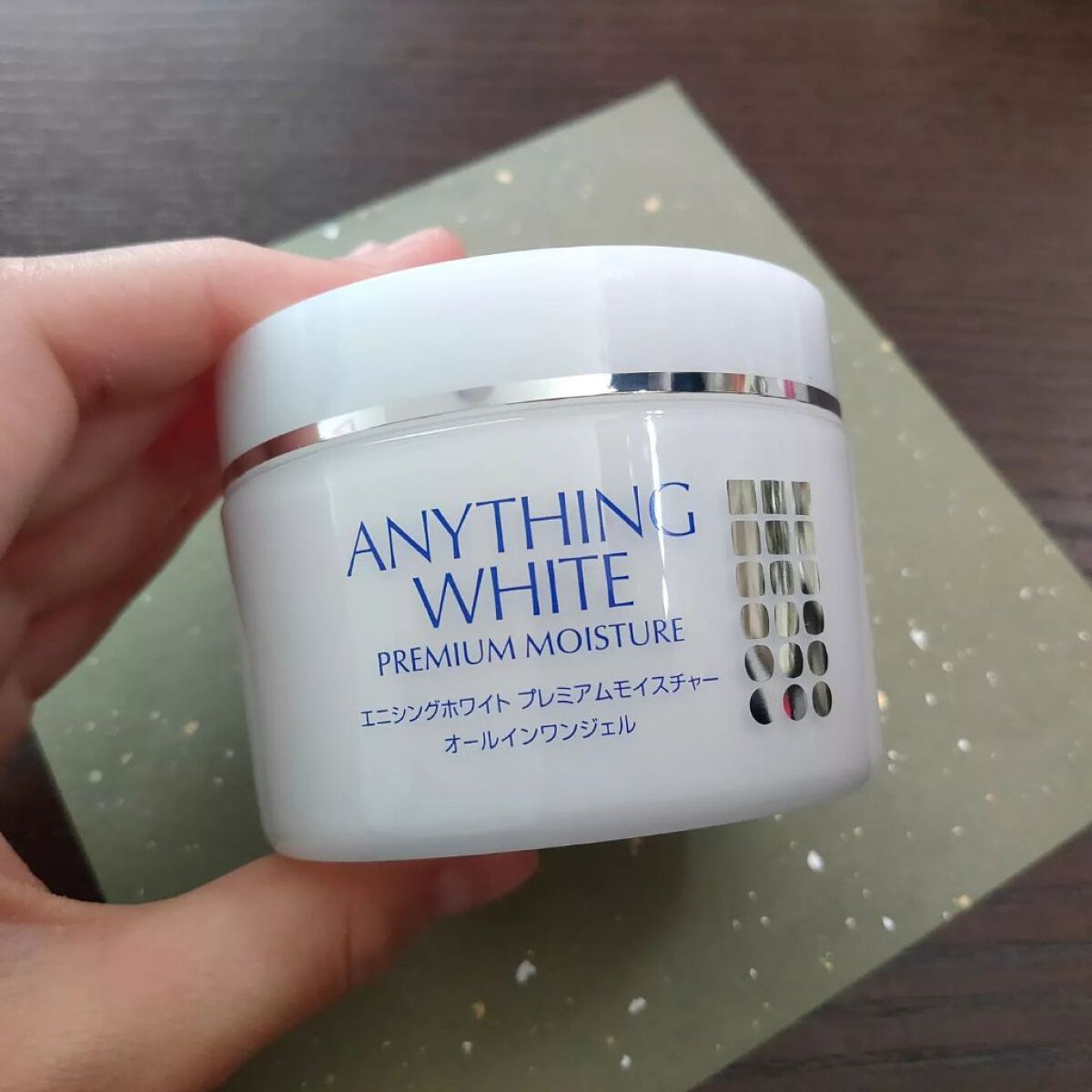 エニシングホワイト プレミアムモイスト / フェヴリナ