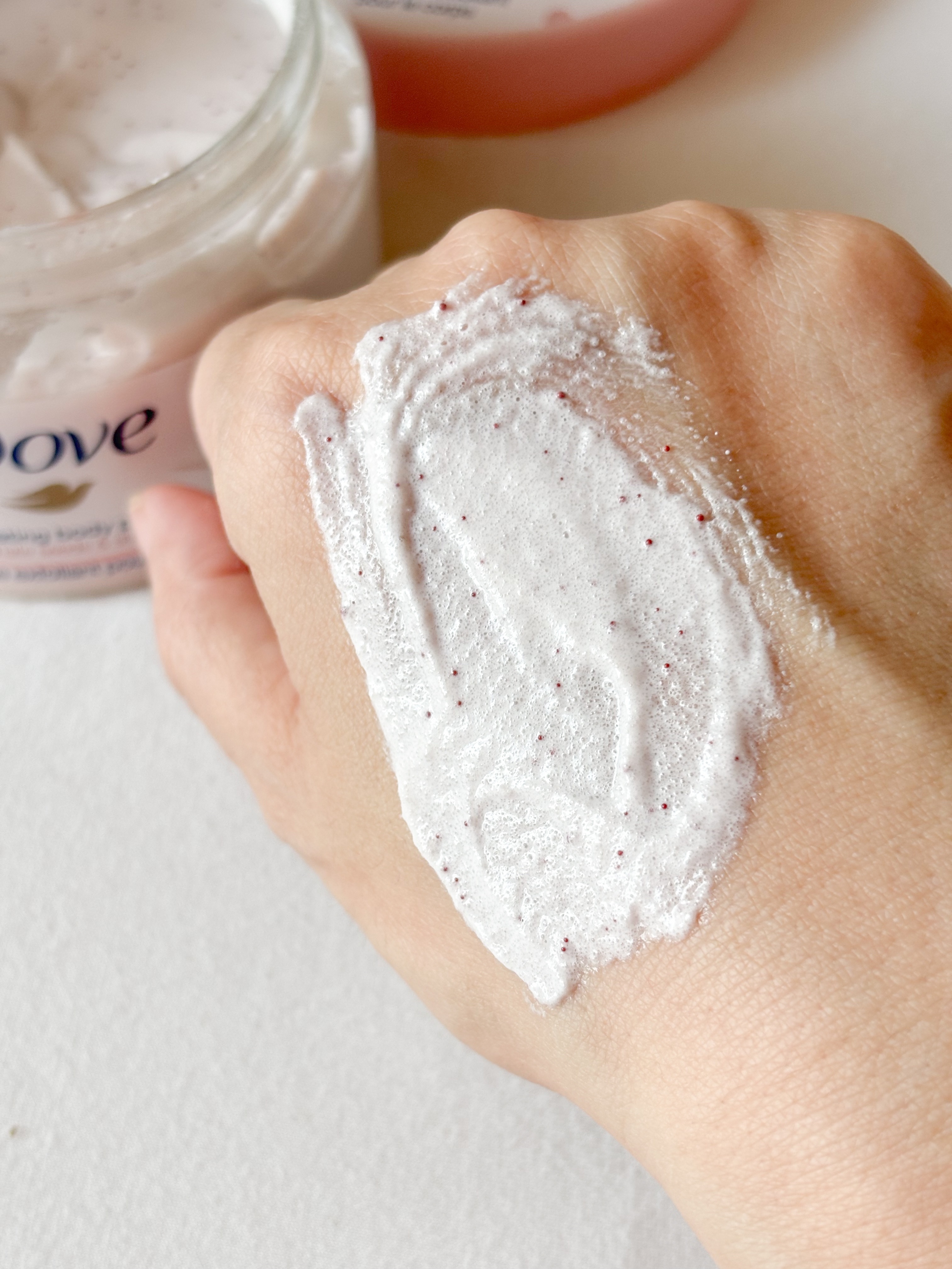 ダヴ ふわとろクリーミースクラブ ザクロ＆シアバター/ダヴ/ボディスクラブを使ったクチコミ（3枚目）