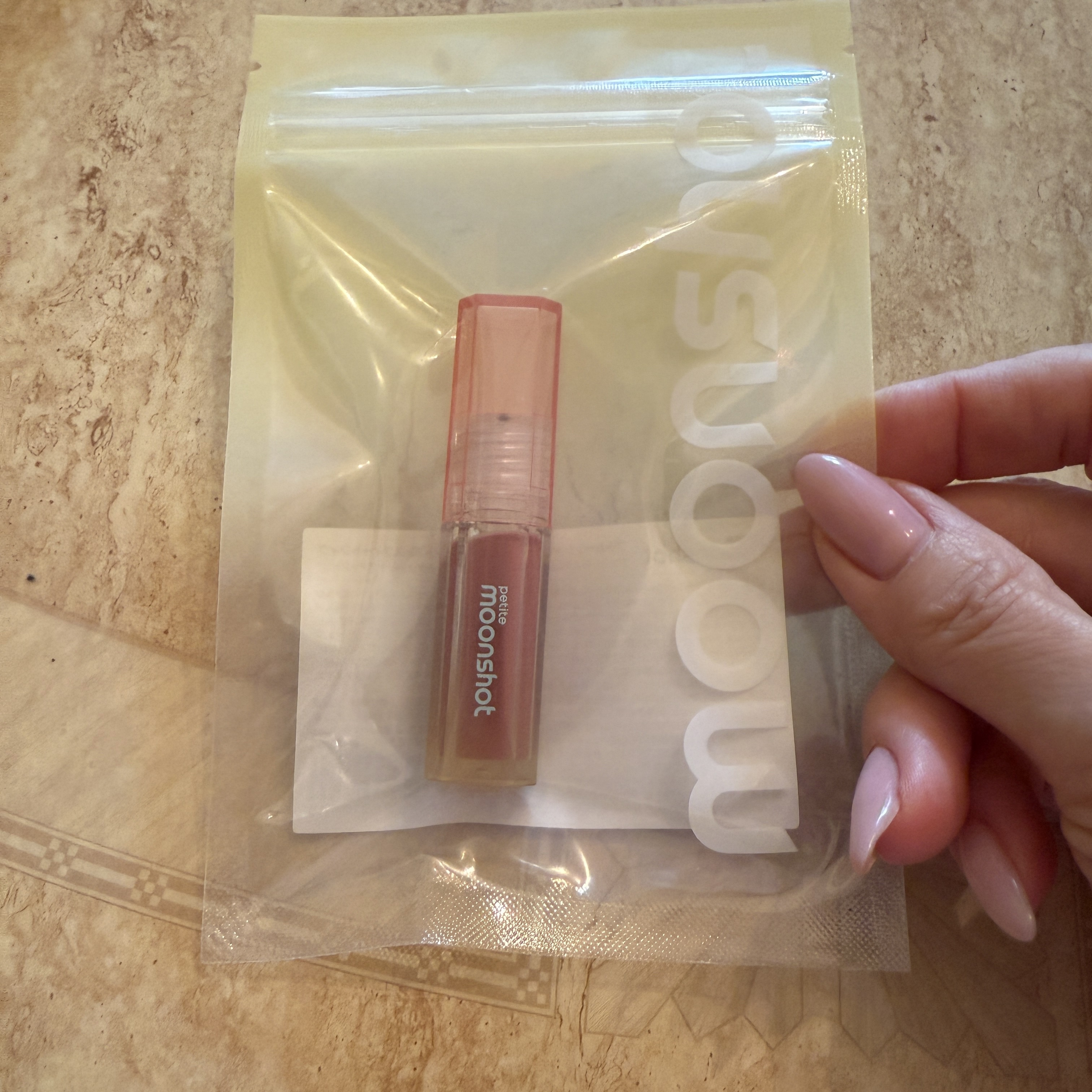 プチムーンショットジェリーグロウティント/moonshot/リップティントを使ったクチコミ（1枚目）