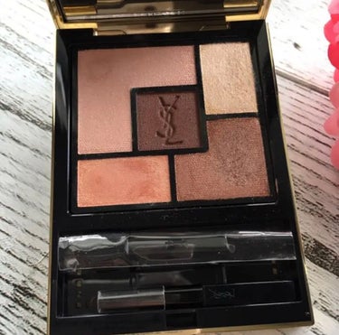 クチュール クルール パレット 14 ロージィ コントゥーリング/YVES SAINT LAURENT BEAUTE/パウダーアイシャドウを使ったクチコミ（2枚目）