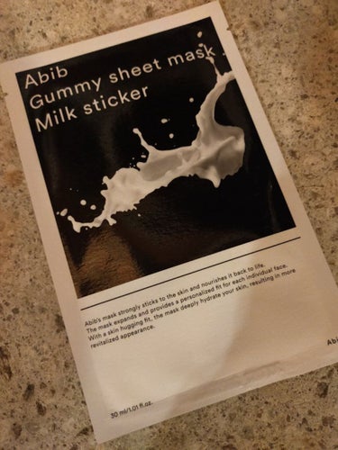 AbibGummy sheet mask Milk sticker

お初お試し❤
本当にぴったり密着でずり落ちてこない！
つけてるの忘れて家事に集中できるくらい。
お肌が元気になった気がします😊