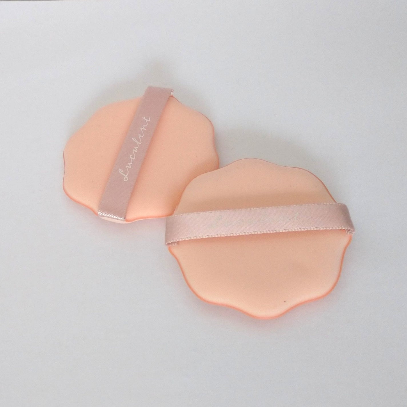 メイクアップパフ(花形、2個、専用ケース付)/DAISO/パフ・スポンジを使ったクチコミ(2枚目)