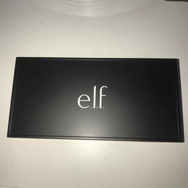 e.l.f ベイクドアイシャドウパレット

iHerbで購入しました！
10色入っていて1134円でした☺️💜

触った感じはカスカス？
指ではしっかり色はつくんですが
筆だと全然つきません！
落ちやす