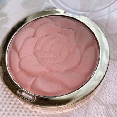 Milani Cosmetics Rose Powder Blushのクチコミ「
こんにちは💫💫

今日はチークの紹介です〜❤︎

私は、もともとチークがあまり得意じゃありま.....」（2枚目）