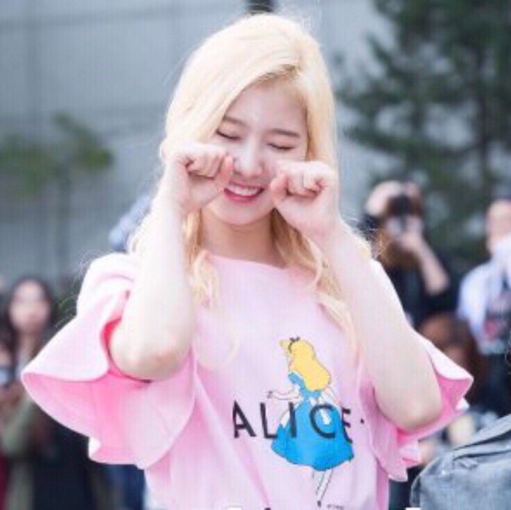 辞めます on LIPS 「明後日は学校が始まります((気持ちはやだな〜!って方が強いです..」(1枚目)