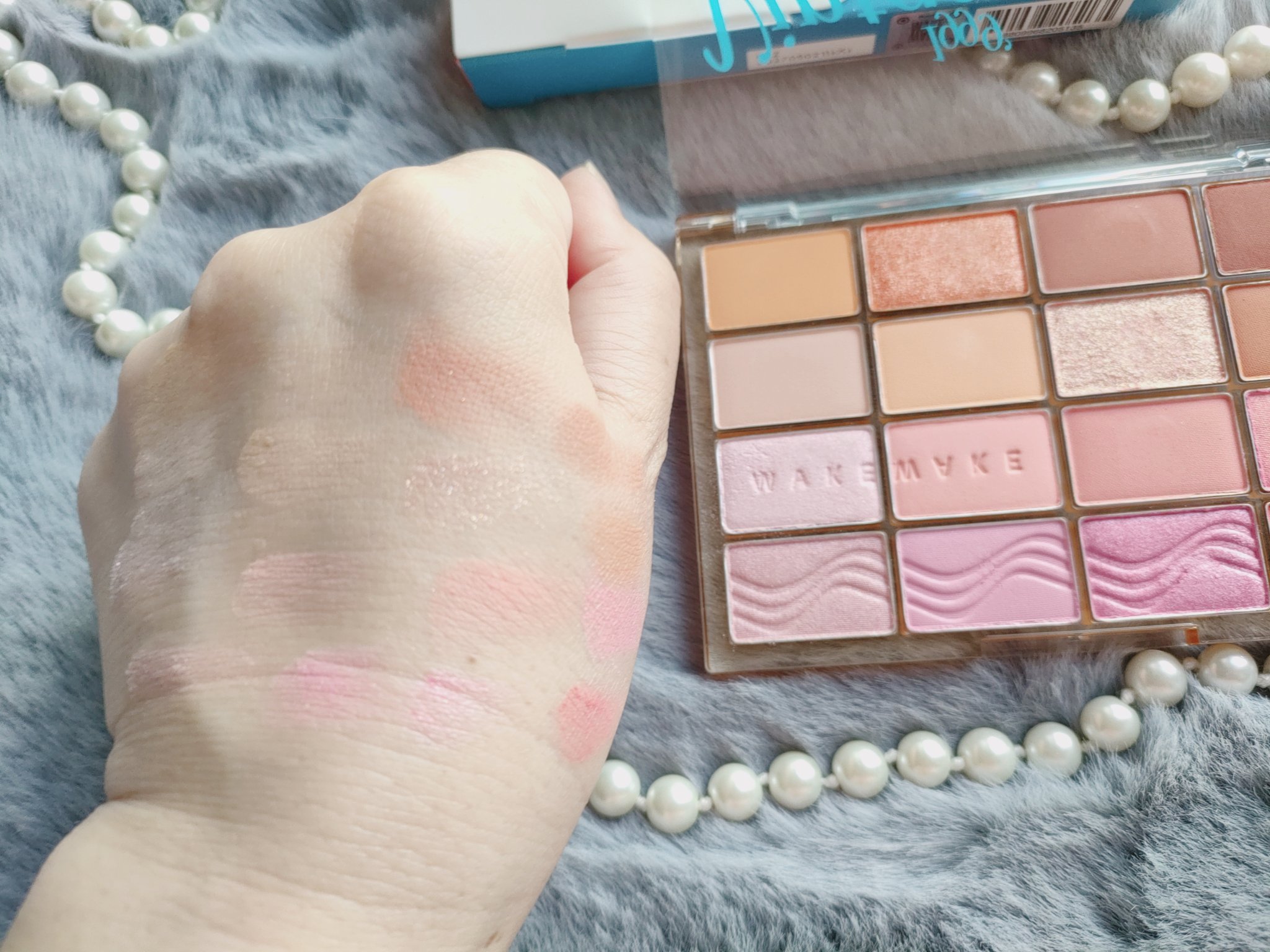 ソフトブラーリングアイパレット/wakemake/アイシャドウパレットを使ったクチコミ（2枚目）