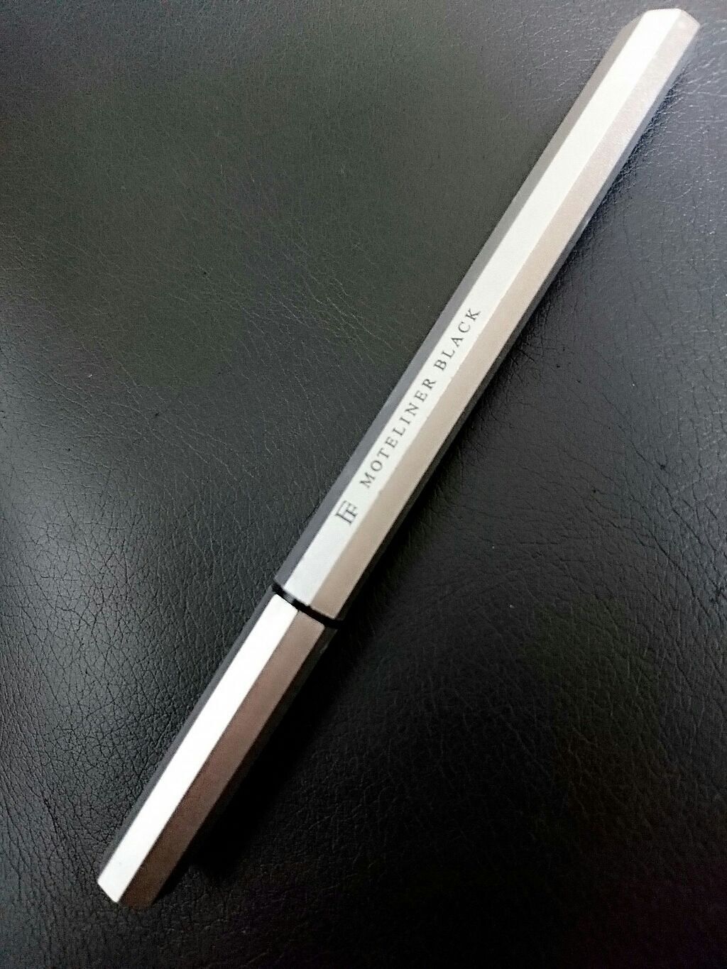 モテライナー リキッド/UZU BY FLOWFUSHI/リキッドアイライナーを使ったクチコミ（1枚目）