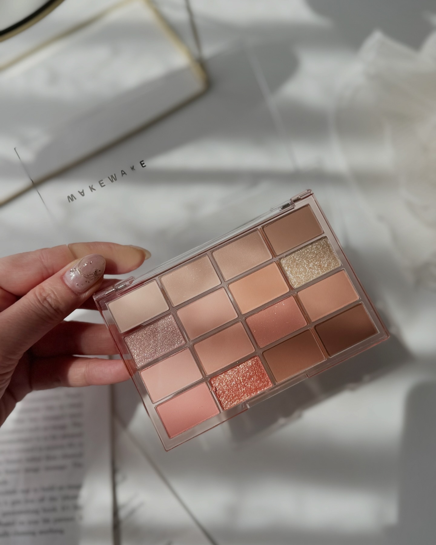 ソフトブラーリングアイパレット/wakemake/アイシャドウパレットを使ったクチコミ（2枚目）