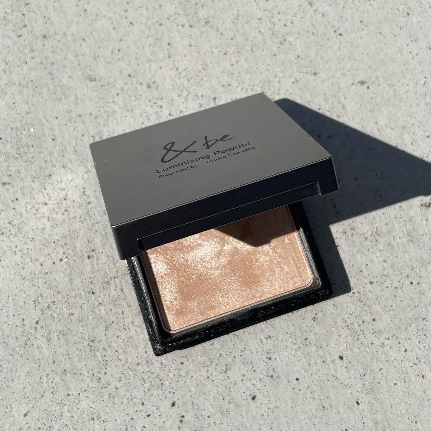 &be ルミナイジングパウダー/&be/パウダーハイライトを使ったクチコミ(1枚目)