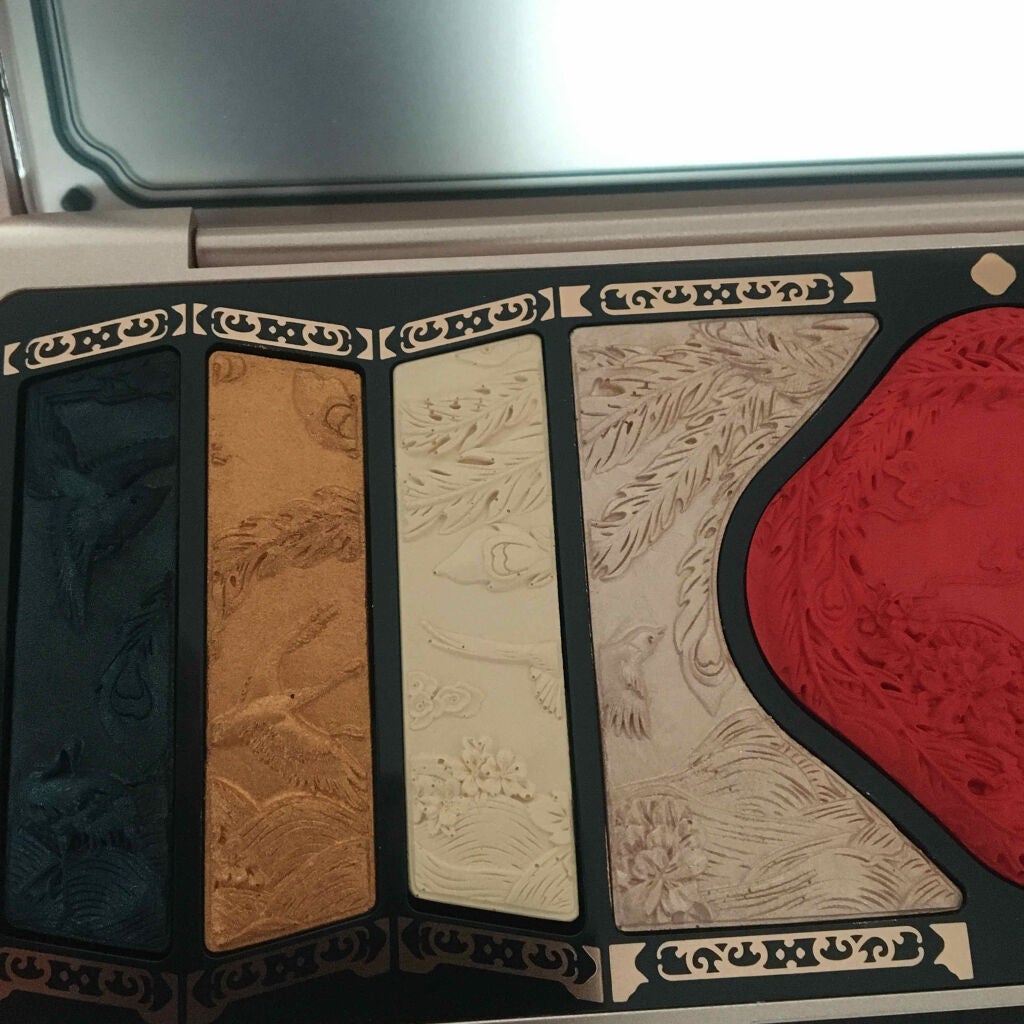 牡丹鏤月浮雕 百鳥朝鳳/花西子/アイシャドウパレットを使ったクチコミ(2枚目)