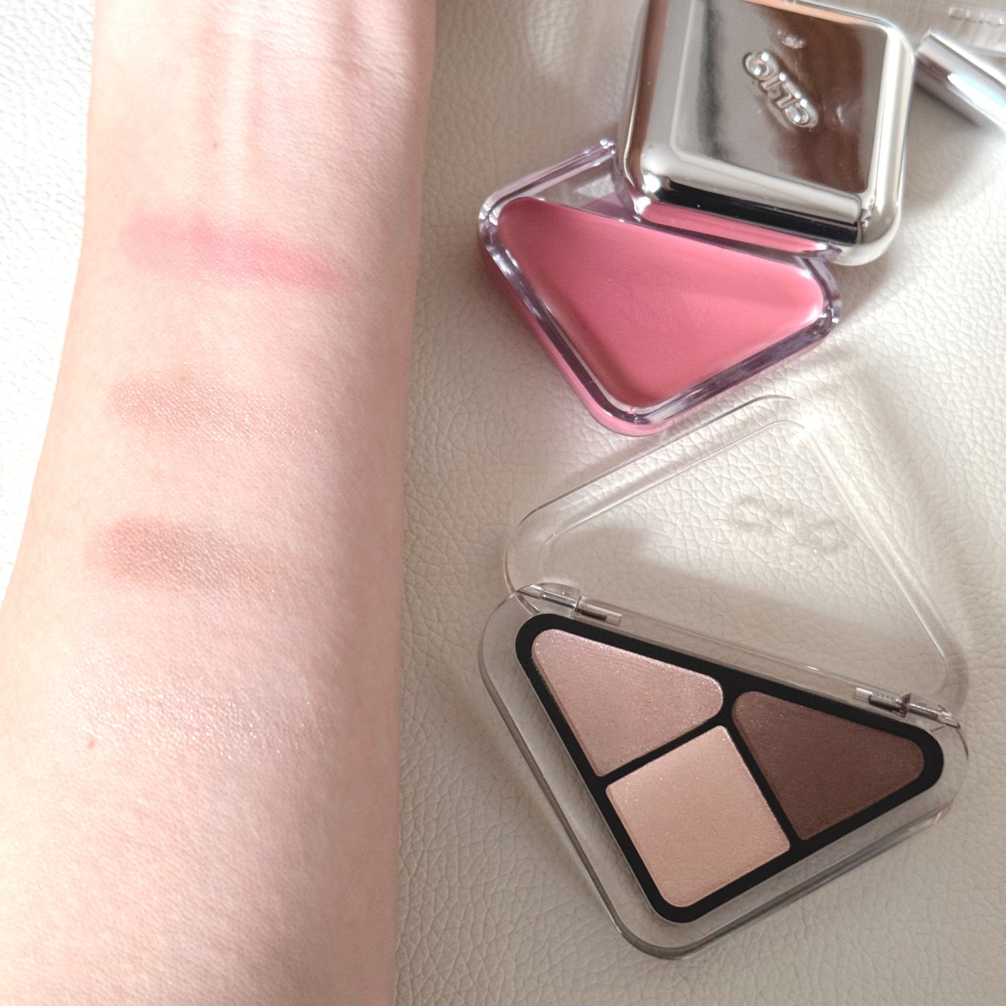 エッセンシャル リップチーク タップ/CLIO/ジェル・クリームチークを使ったクチコミ(2枚目)