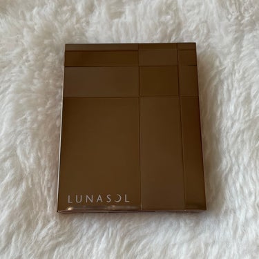 スリーディメンショナルアイズ 02 Soft Beige/LUNASOL/アイシャドウパレットを使ったクチコミ（2枚目）