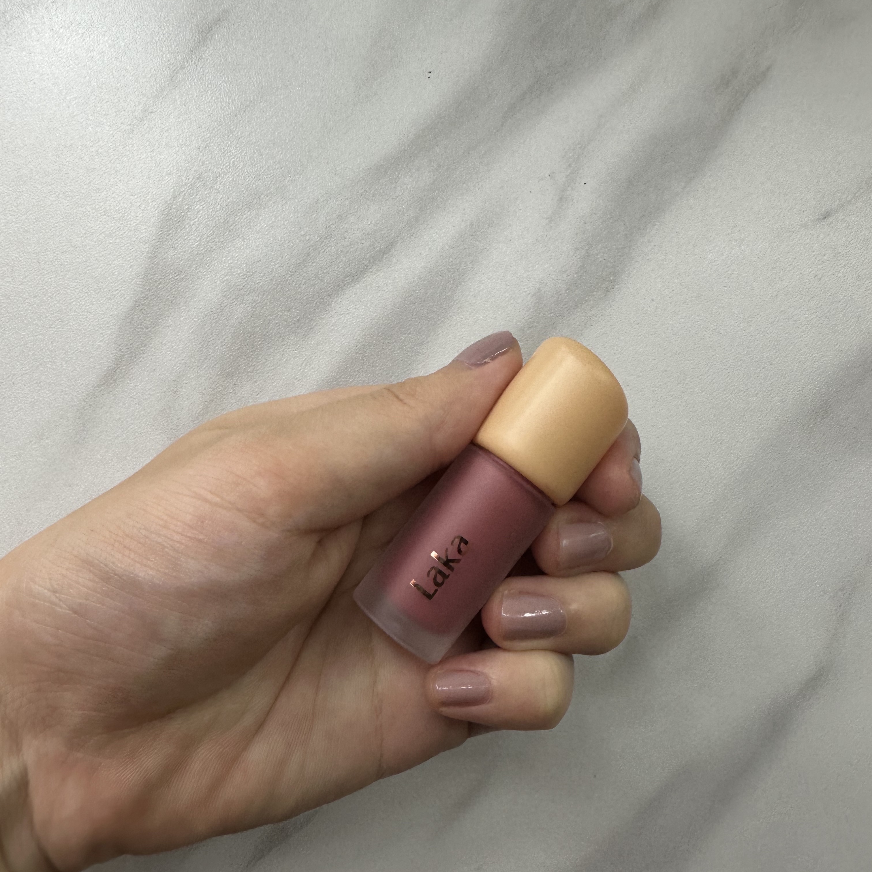 フルーティーグラムティント 102 デューイ/Laka/リップティントを使ったクチコミ（3枚目）