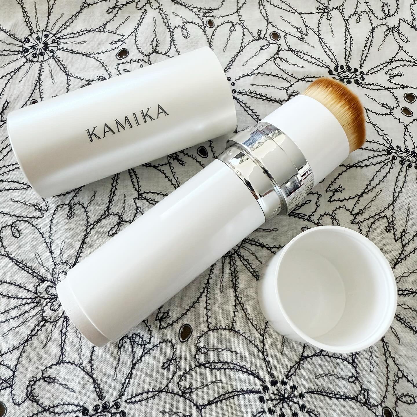 シルキースティックファンデーション/KAMIKA/その他ファンデーションを使ったクチコミ（2枚目）