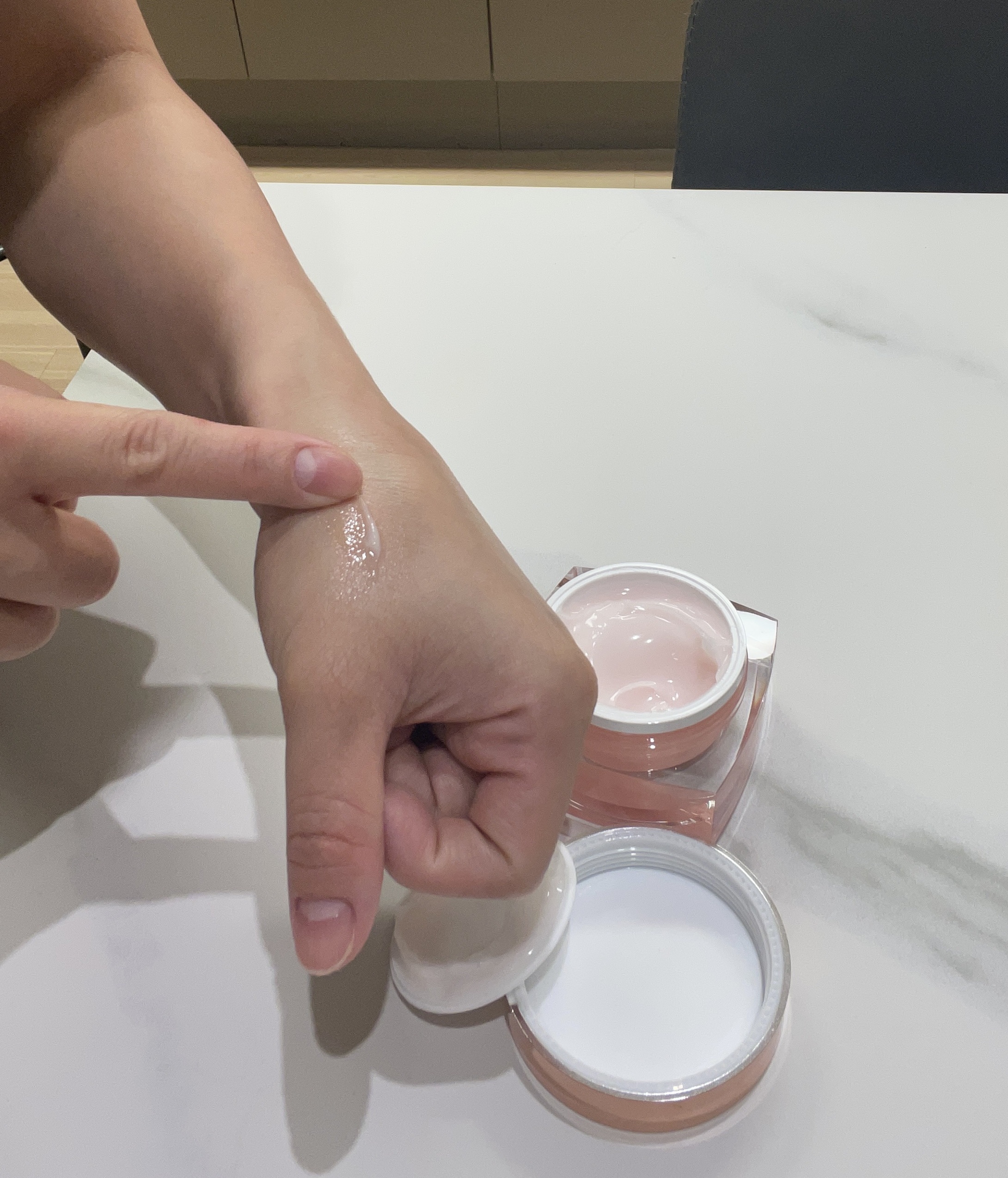 WRバウンスコアクリーム/KAHI/フェイスクリームを使ったクチコミ（3枚目）