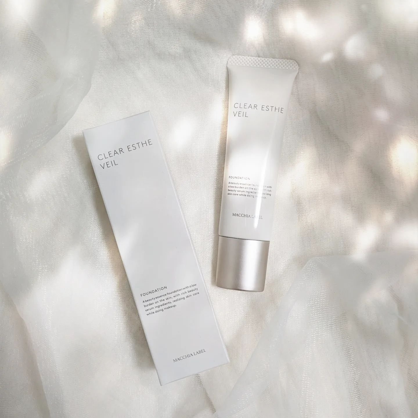 薬用クリアエステヴェール
使用カラー : オークル

肌呼吸に着目した
メイクしながらスキンケアできる
ファンデーション🪞✨

美容液成分62％💡
使用感、満足度はなんと96％
なんだって👀すごい！

ほんの少量で薄く伸びて
厚塗り感