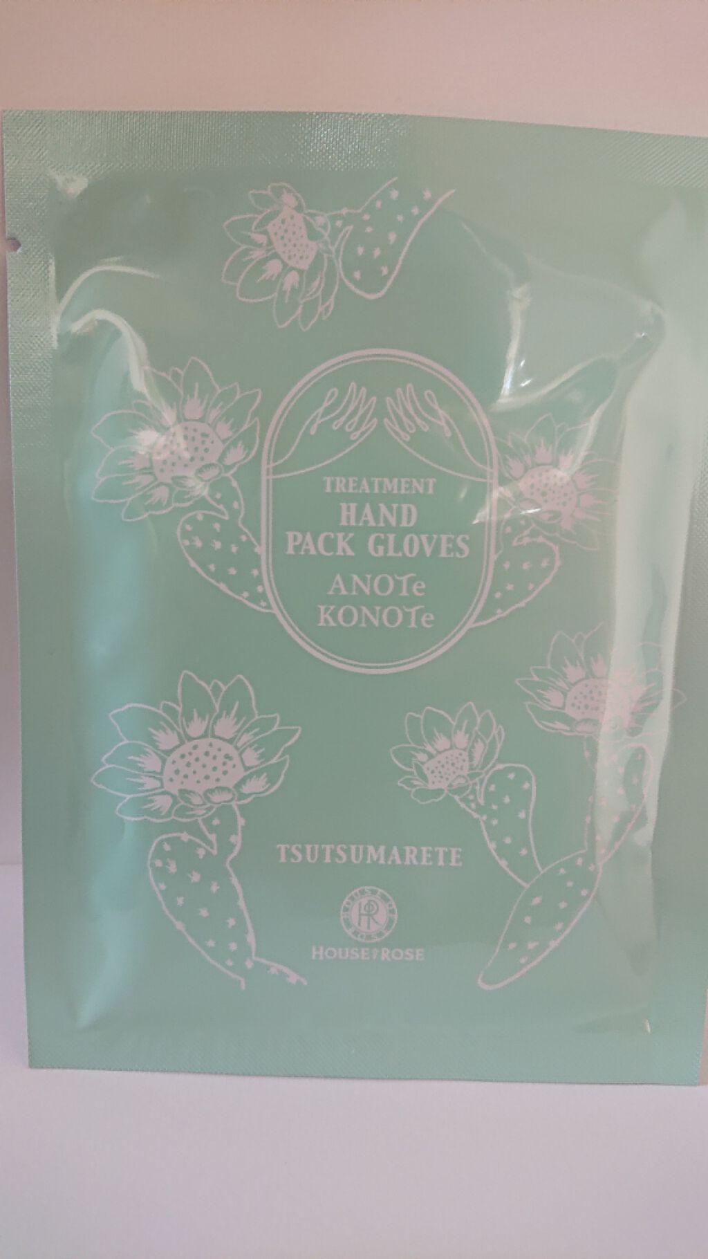 ハウス オブ ローゼ トリートメント ハンド パックグローブのクチコミ「仕事でろくにハンドクリームを塗ってもすぐ落ちてしまってガサガサになりがちですが、夜寝る前ならば.....」（2枚目）