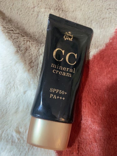 ティアラガール C.C creamのクチコミ「ドンキにて購入しました。

残り少ないので切り開いて使っています◎
明るい肌色で使いやすいです.....」（1枚目）