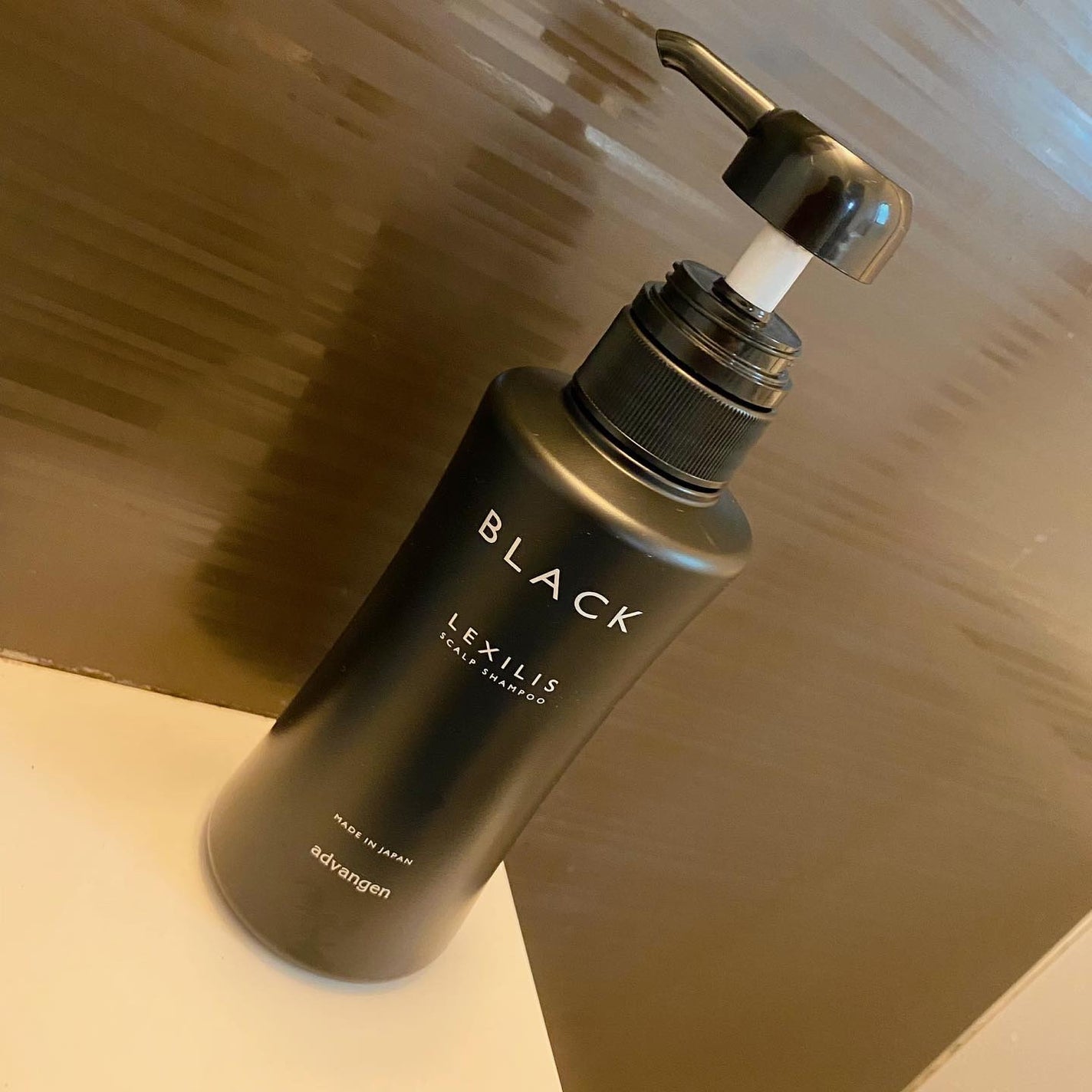 ブラック フレグランス スタイリング ヘアエッセンス/LEXILIS/アウトバストリートメントを使ったクチコミ(2枚目)