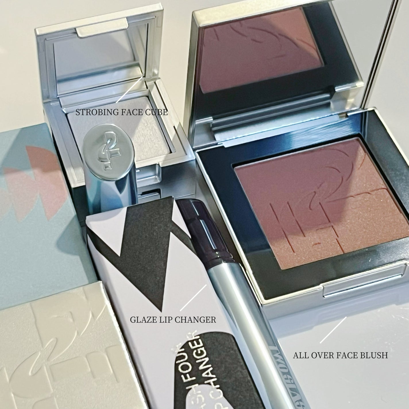 ストロビングフェイスキューブ/TWO SLASH FOUR/ハイライトを使ったクチコミ(2枚目)