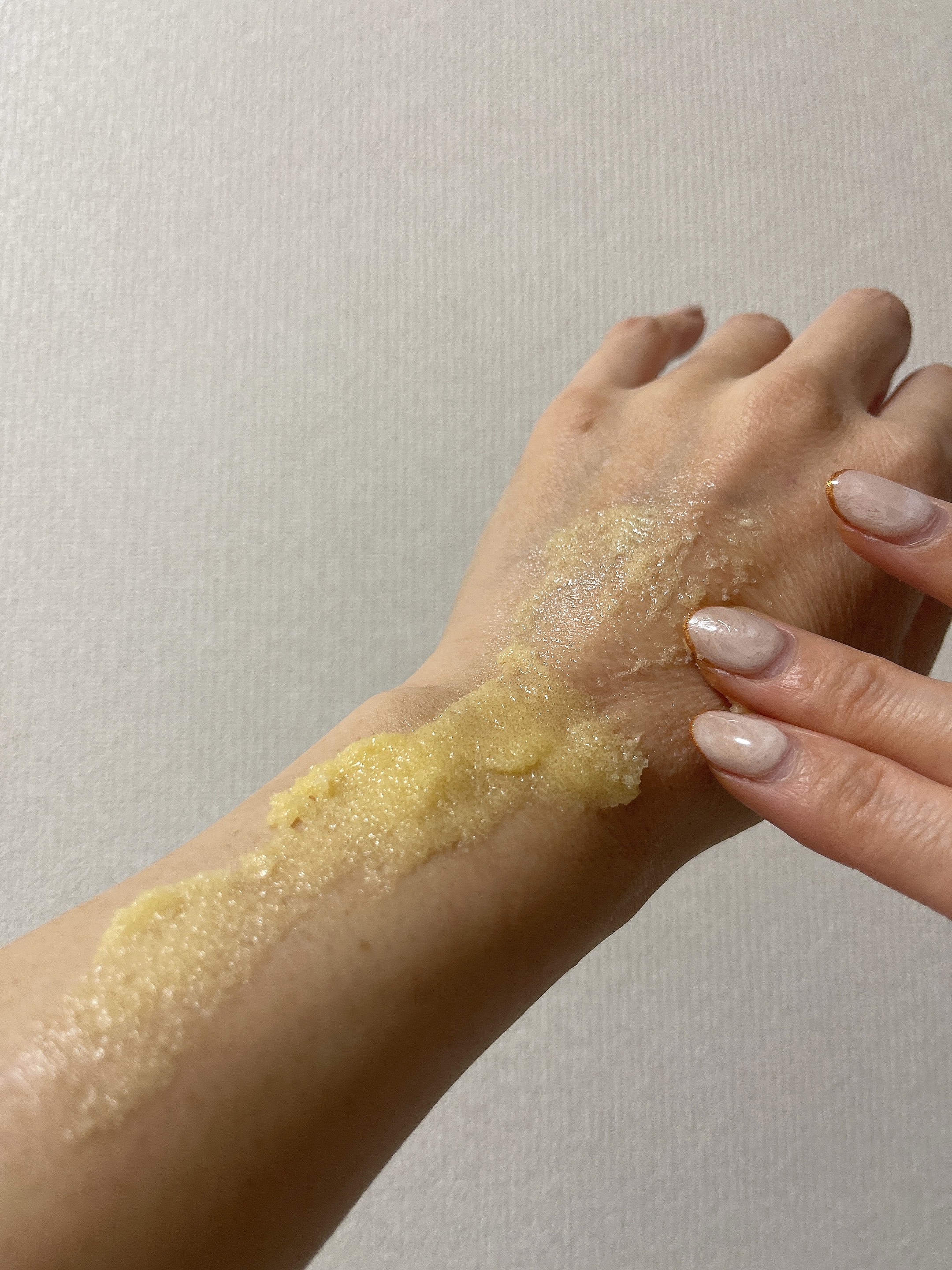 Q+Me スウィートボムタラソスクラブレモンティーの香り/AGARISM/バストケア・ヒップケアを使ったクチコミ（1枚目）