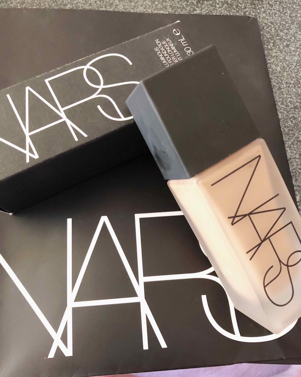 オールデイ ルミナスティック ウェイトレスファンデーション/NARS/リキッドファンデーションを使ったクチコミ（1枚目）