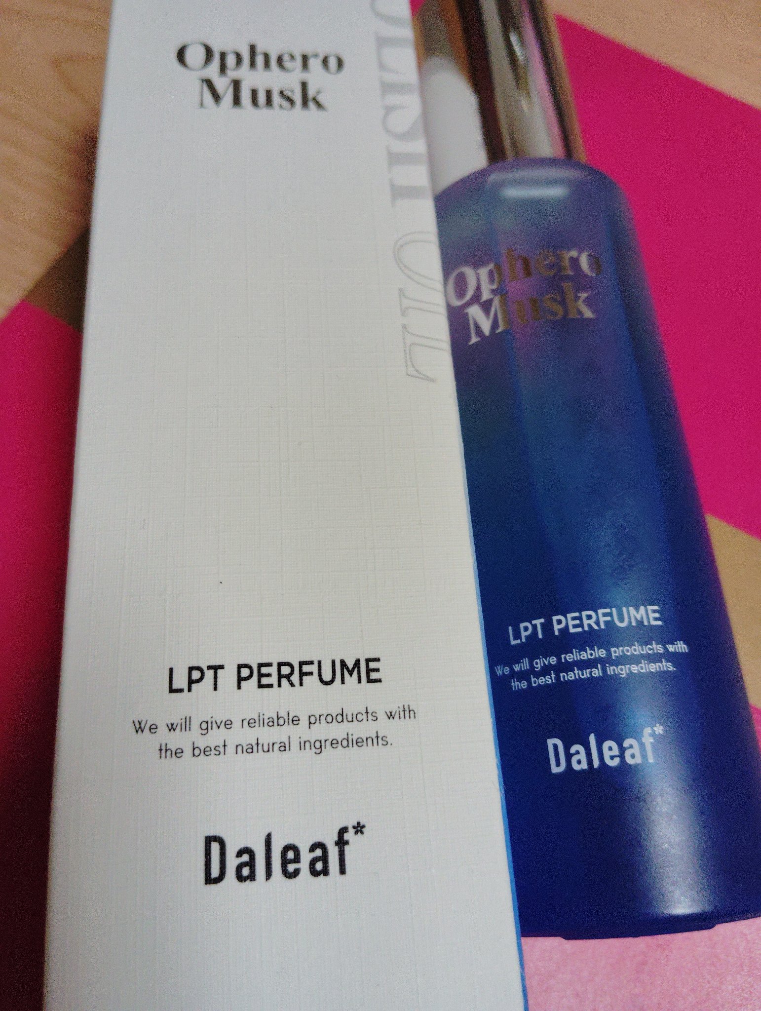 ダリーフ パフュームポリッシュオイル
オフェロムスク
フローラルラベンダーの香りで癒されます💜
お風呂あがりに少し手に取って毛先に付けると
艶と潤いを与えます

#Daleaf
#LPT Perfume Polish Oil Ophero