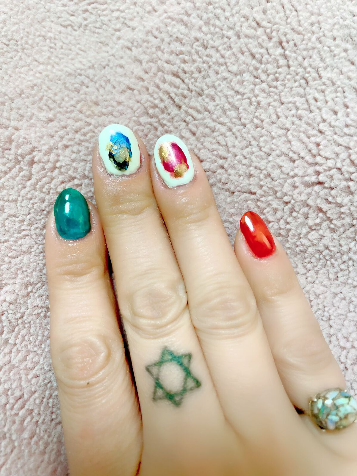 Nico on LIPS 「またまたネイルチェーンジ💅✨昨日は、どこ行っても「お店でやった..」(2枚目)