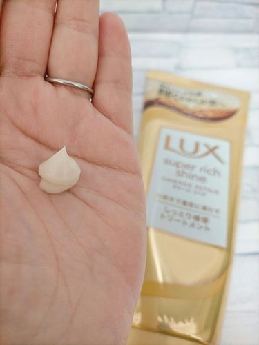 スーパーリッチシャイン ダメージリペア リッチ補修トリートメント/LUX/洗い流すヘアトリートメントを使ったクチコミ（2枚目）